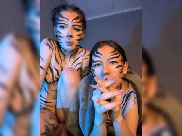 BongaCams AnmiXHot is Freechat AnmiXHot — Men who have something to offer to girl: kisses, touches, gifts