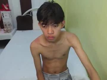 Chaturbate bigcock_kerbzz is Freechat bigcock_kerbzz — im back, make me cum yall #twink #bigcock #cum #young #new