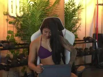 kim_beckett — #fit #smile #muscle #smalltits #ebony [1684 tokens remaining]