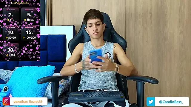 StripChat _CamiloBass is Freechat _CamiloBass — Help me running