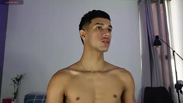 StripChat Busterspinter is Freechat Busterspinter — flex and lick biceps