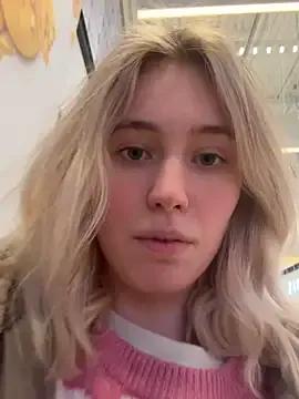 StripChat HoneyRay is Freechat HoneyRay — see what im gonna change into today