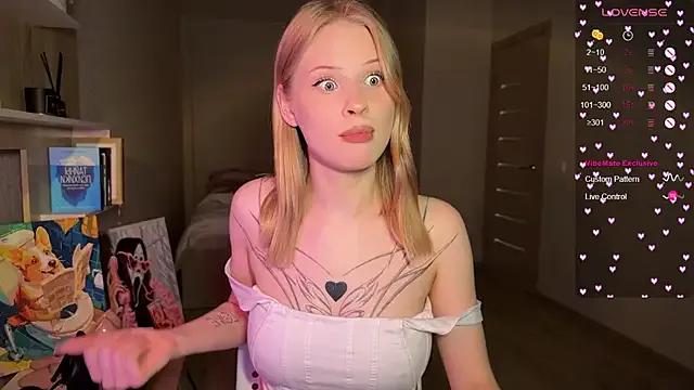 lisa_barbie — topless play with tits