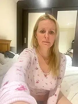 StripChat madamlillyrose is Freechat madamlillyrose — Moisturise naked body