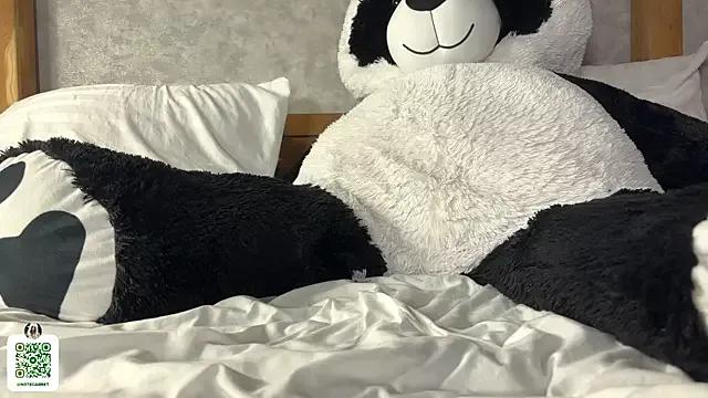 StripChat notecarret is Freechat notecarret — Naked beautiful pussy + naked tits