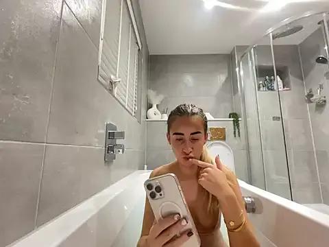 StripChat SexyySiSi is Freechat SexyySiSi — Rub and spit on tits