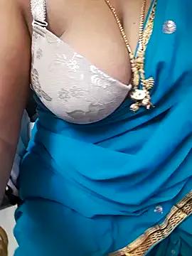 StripChat Tamil_Ammani is Freechat Tamil_Ammani — Drop saree pallu and navel show