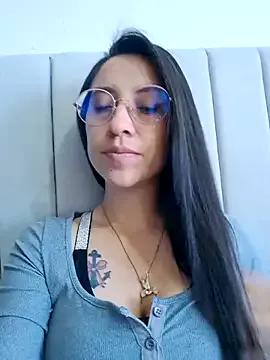 StripChat VALERY-03_ is Freechat VALERY-03_ — Remover bra in public