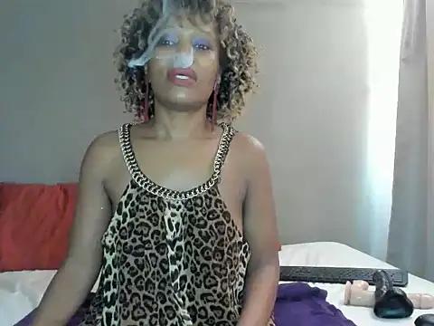 AfricanSquirtingQueen from StripChat is Freechat