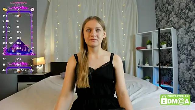 AliceMils from StripChat is Freechat