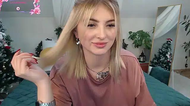 DanielaReese from StripChat is Freechat