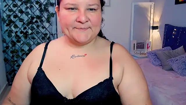 julieta_733 from StripChat is Freechat