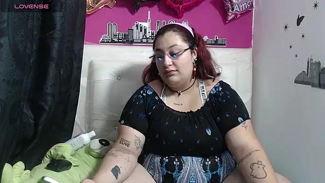 METAMOM_HONEY from StripChat is Freechat